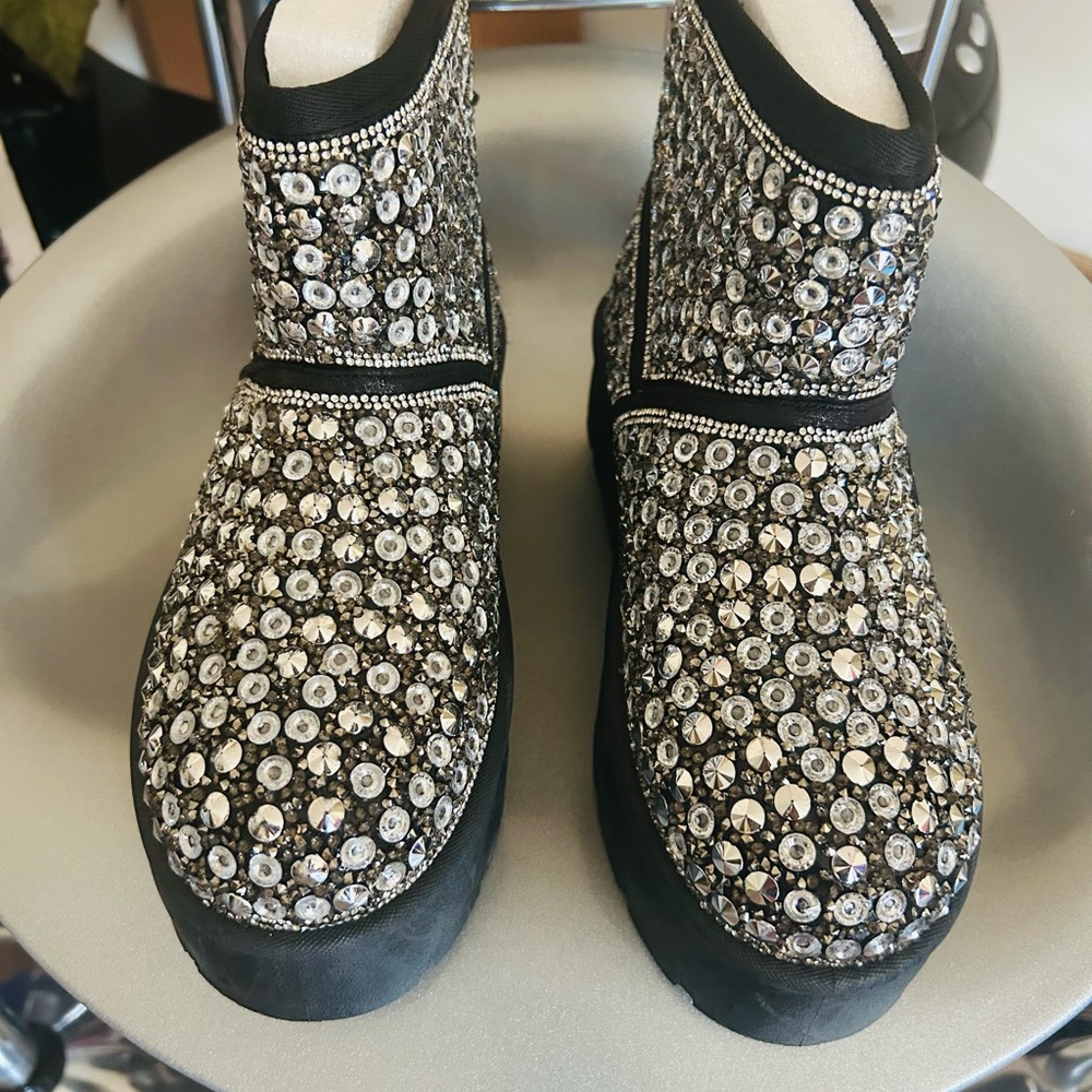 Faux Fur Embellishes Women's Black/ Silver Boots